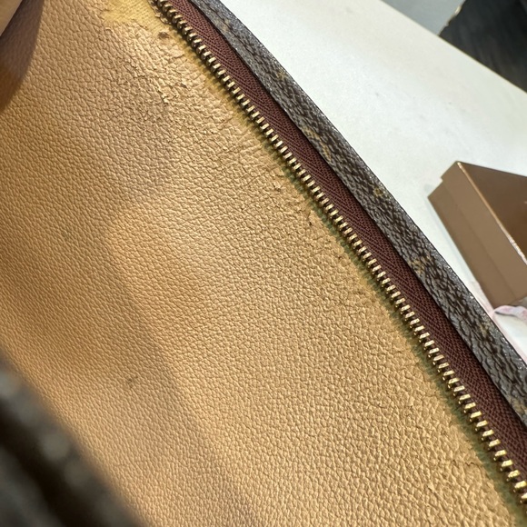 Authentic Louis Vuitton Toilettery pouch - Picture 12 of 16